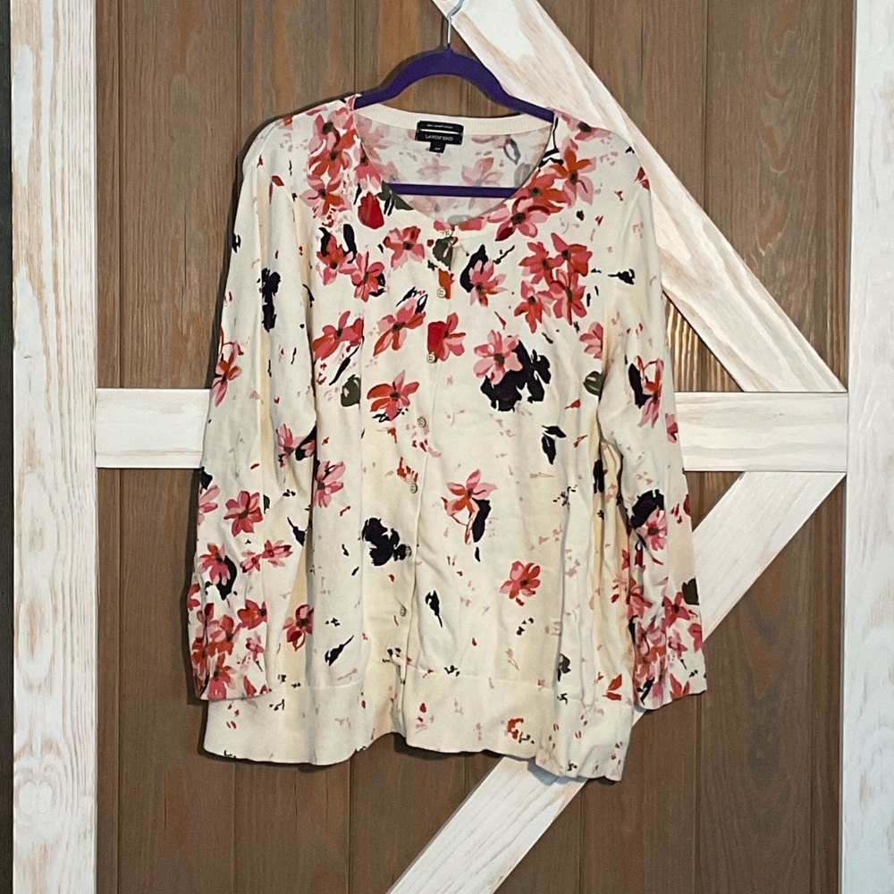 Lands End Cream Floral Button-Up Sweater.  P2P 28-32” Length 28” SIZE 3X NWOT - Picture 2 of 3